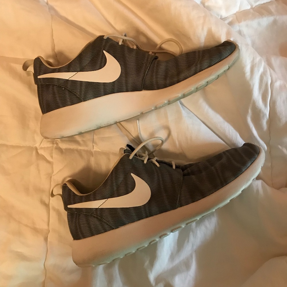 Grey Nike Roshe Size 9